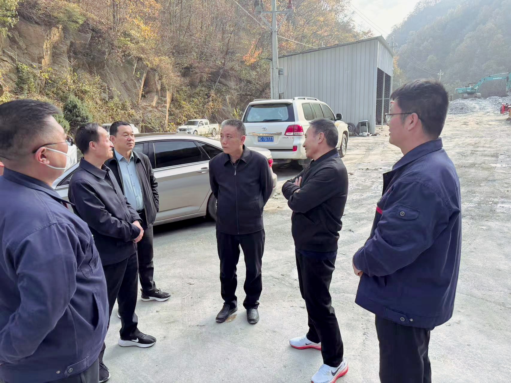 盧氏縣委書記胡志權親臨雙河金礦調研