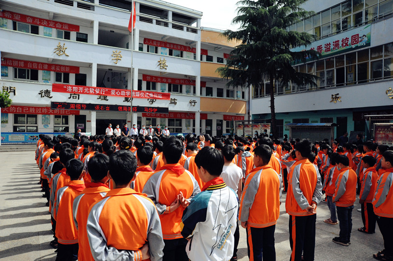 “洛陽開元筑夢行”六一愛心助學(xué)活動(dòng)第一站!!!!SIMPLE_HTML_DOM__VOKU__PIPE!!!!欒川縣秋扒鄉(xiāng)捐贈儀式圓滿舉行